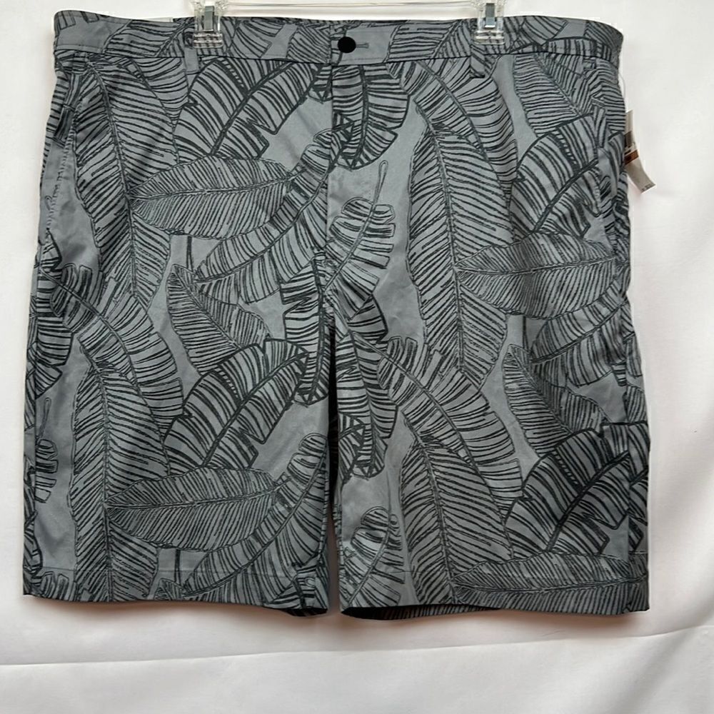 Van Heusen a flat front straight fit gray leaf print shorts size 42 NWT